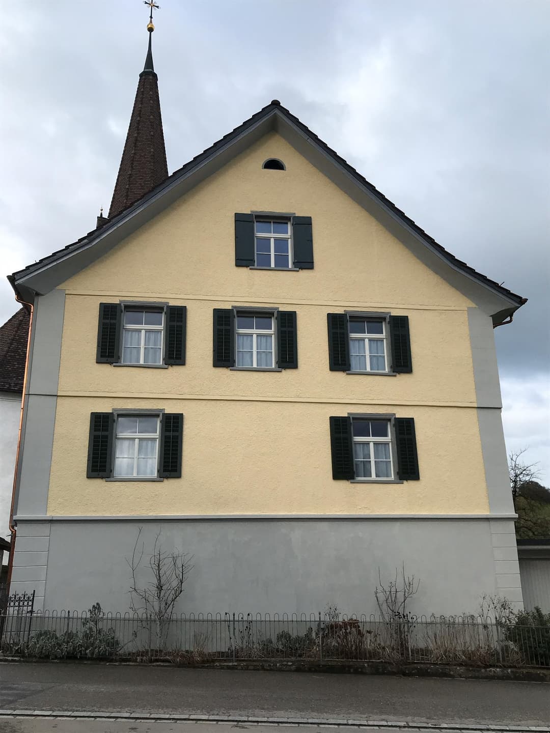 Ein HAUSMEISTERSERVICE bei der Arbeit in Kreuzlingen, Frauenfeld, St. Gallen, Winterthur, Zürich und Thurgau.